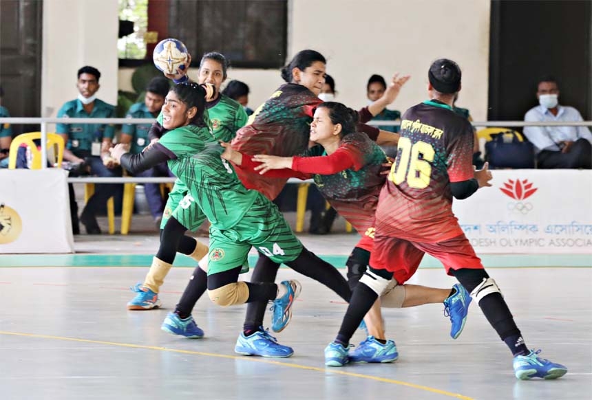 A moment of the final match of the Women's Handball Competition of the Bangabandhu 9th Bangladesh Games between Bangladesh Ansar and Bangladesh Police at the Shaheed Captain M Mansur Ali National Handball Stadium on Thursday.