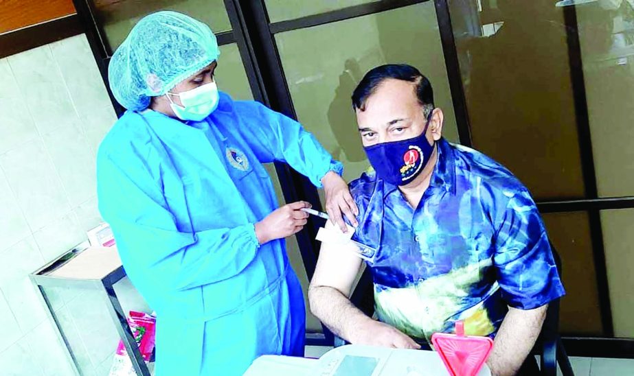 State Minister for Water Resources Zahid Faruque receives second dose of Covid-19 vaccine at CMH in Dhaka on Saturday.