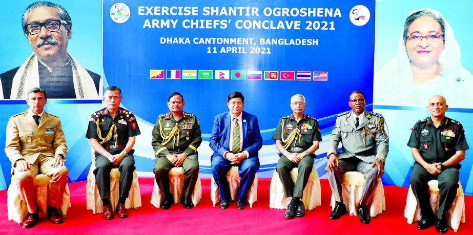 Foreign Minister Dr AK Abdul Momen participates a photo session with military officials of home and abroad titled 'Army Chiefs' Conclave' held at Dhaka Cantonment on Sunday. ISPR photo