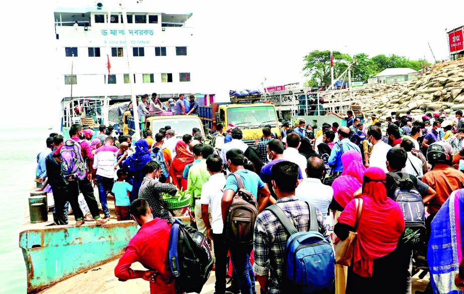 People cram into a ferry on their way to village homes ahead of an 8-day nationwide lockdown beginning on April 14 to slow down the spread of novel coronavirus. This photo was taken from Daulatdia ferry terminal on Monday.