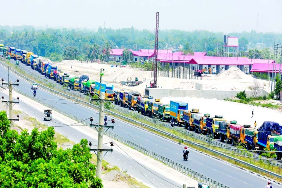 Hundreds of vehicles were stranded at the Shimulia-Banglabazar ferry terminal on Tuesday due to a rush of homebound passengers ahead of the nation-wide lockdown.