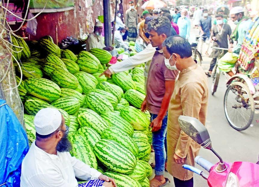 Despite having adequate supply of watermelons in the market, consumers cannot afford to purchase the fruit item due to its abnormally high price. The picture was taken from Tipu Sultan Road in the capital on Friday.