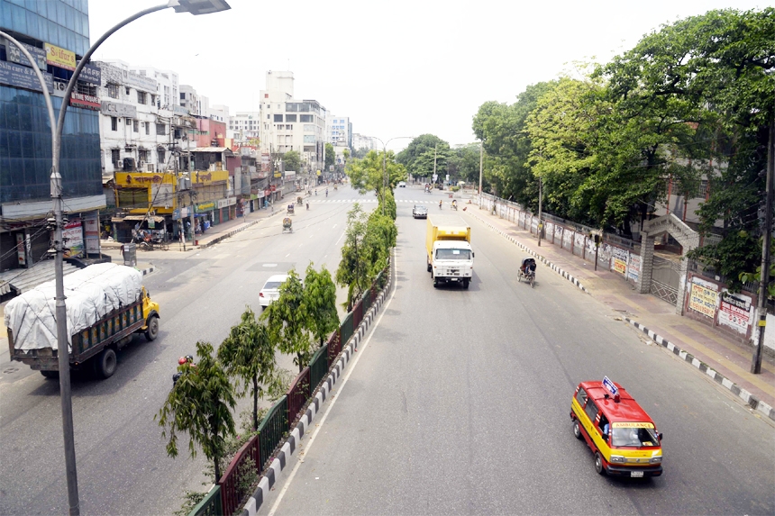 No transport besides goods laden truck and ambulace was witnessed in the city due to lockdown. The snap was taken from the city's Sobhanbagh area on Friday.