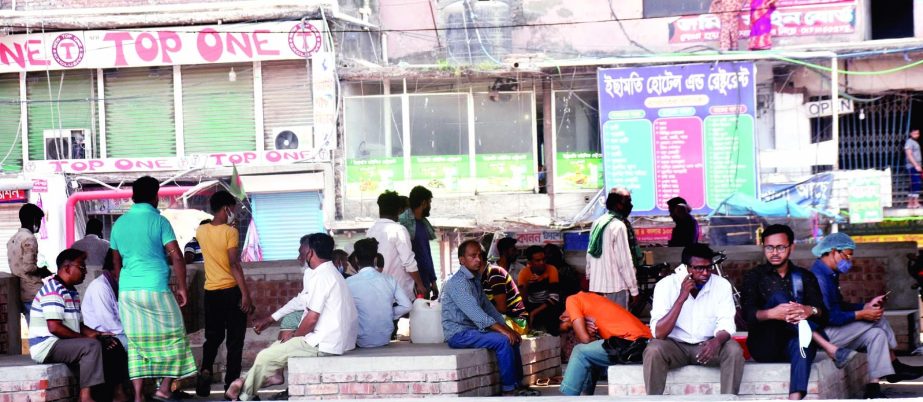 A section of people in a gossiping without maintaining health guidelines. The snap was taken from under Postogola bridge in the city on Saturday.