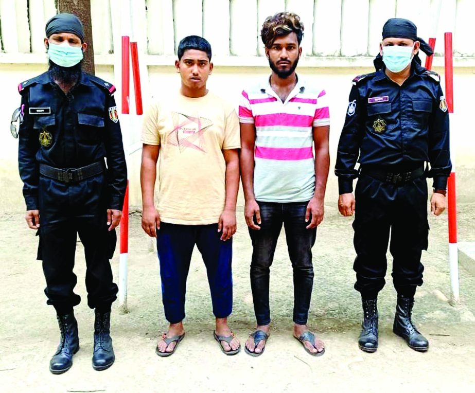 In a separate drive, RAB-2 arrest 4 people from Tejgaon and Mohammadpur areas in the capital on Sunday in connection with extortion and drug trading.