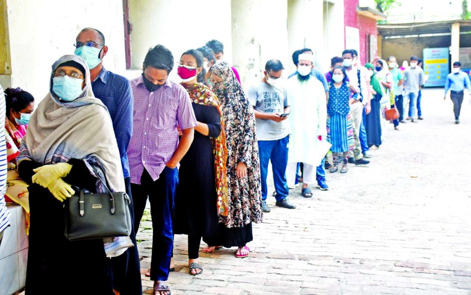 Suspected Covid-19 patients wait in a long queue at the fever clinic of the Bangabandhu Sheikh Mujib Medical University (BSMMU) on Sunday for coronavirus test amid a spike in infections in the country.