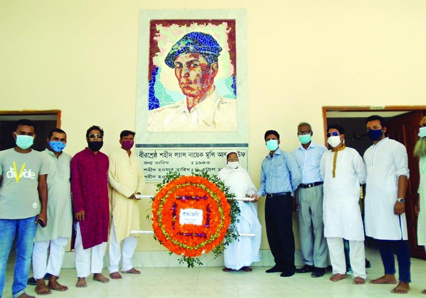 The 50th martyrdom anniversary of Birshreshto Munshi Abdur Rouf was observed with due solemnity at the Munshi Abdur Rouf Memorial Museum at Kamarkhali Union of Modhukhali upazila in Faridpur. Upazila Nirbahi Officer Mohd. Mostafa Monuar, Upazila Vice-chai