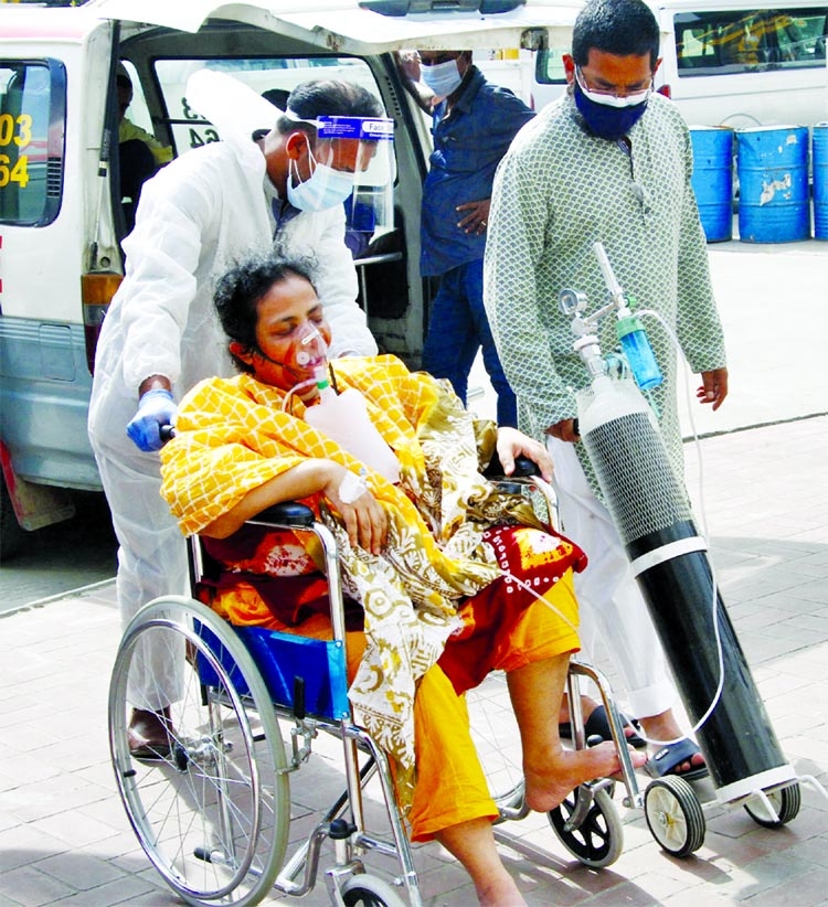 A woman suffering from Covid-19 is taken to the DNCC Covid-19 Dedicated Hospital with oxygen support at Mohakhali in the capital for treatment on Friday.