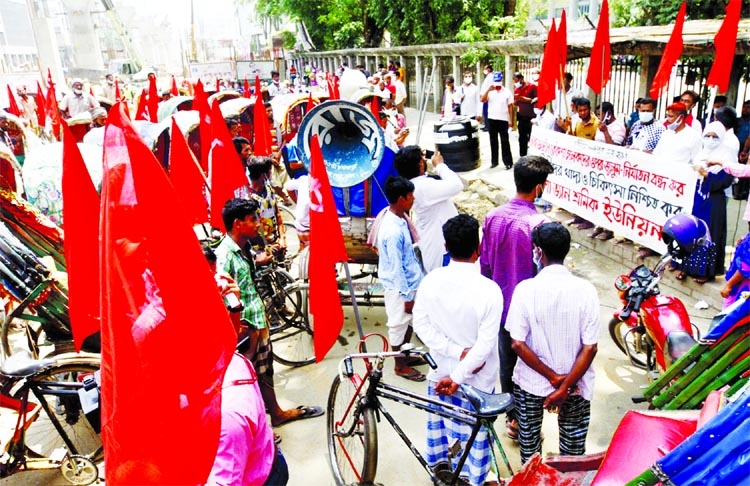 Rickshaw Van Shramik Union stages a demonstration on Sunday in front of the Jatiya Press Club protesting repression by police amid country-wide lockdown.