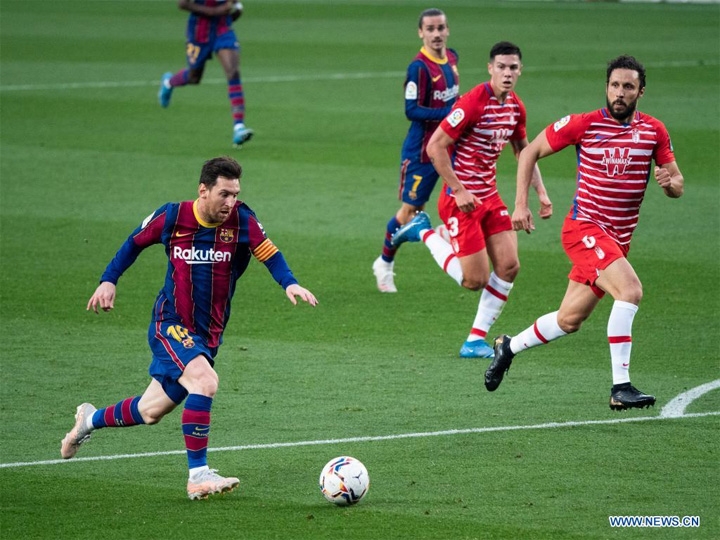 Barcelona's Lionel Messi (left) competes during a Spanish league football match between FC Barcelona and Granada CF in Barcelona, Spain on Thursday.