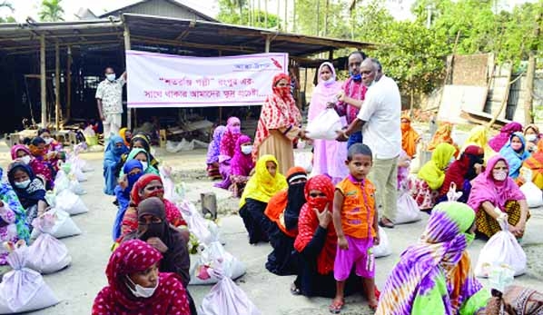 Astha Trust has distributed food items among 110 families in Rangpur metropolis. Soma Zahid, the founding chairman of the Trust distributed food at Shataranji Palli in Nisbetganj on Friday. Each of the 110 families was given 10 kg of rice, 2 kg of potatoe