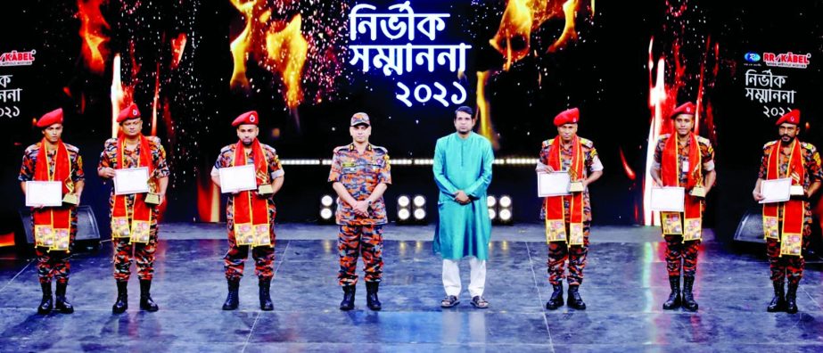 Director General of Fire Service and Civil Defence Directorate Brig Gen Sazzad Hosain, among others, was present at the fearless citation giving ceremony to 6 fire fighters at Bengal Multi Media Studio in the city on Tuesday organised jointly by RTV and R