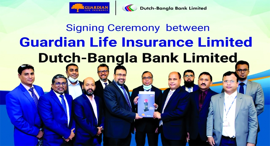 Mahmudur Rahman Khan, SEVP & Head of Retail Business of Guardian Life Insurance Limited (GLIL) and Md.Mosharraf Hossain EVP of Branch Operation & Liability Division of Dutch Bangla Bank Limited (DBBL), exchanging an agreement signing document in the capit