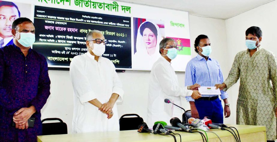 BNP Secretary General Mirza Fakhrul Islam Alamgir distributes Eid gifts among the families of party men who were killed in corona at the office of party's chairperson in Gulshan in the city on Thursday.