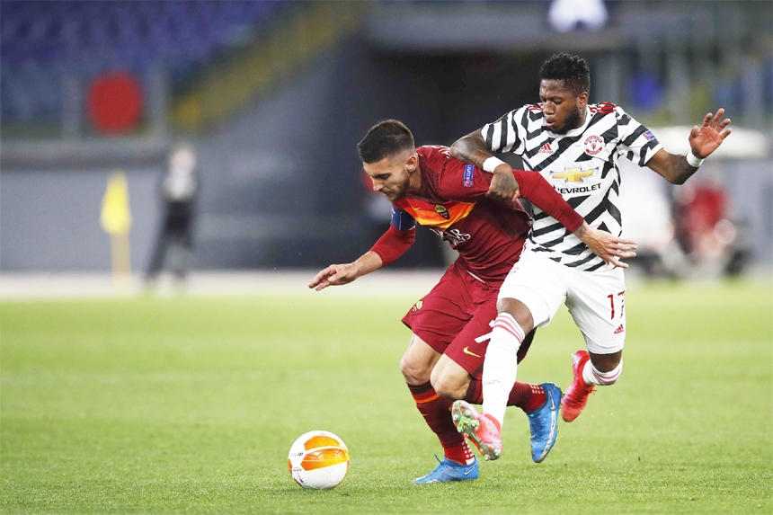 Roma's Lorenzo Pellegrini (left) fights for the ball with Manchester United's Fred during the Europa League semifinal, second leg soccer match between Roma and Manchester United at Rome's Olympic stadium, Italy on Thursday.