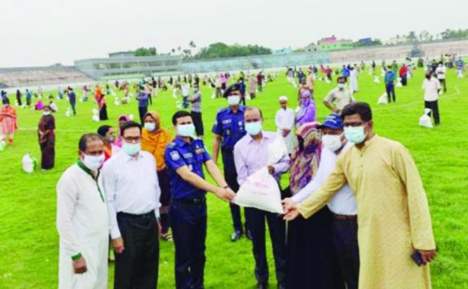 The District Administration of Kishoreganj provides PM's food assistance to 300 seriously including transport workers affected by Covid-19 in a formal ceremony held at Syed Nazrul Stadium on Thursday with DC Mohamad Shamim Alam in the chair. SP Mashrukur