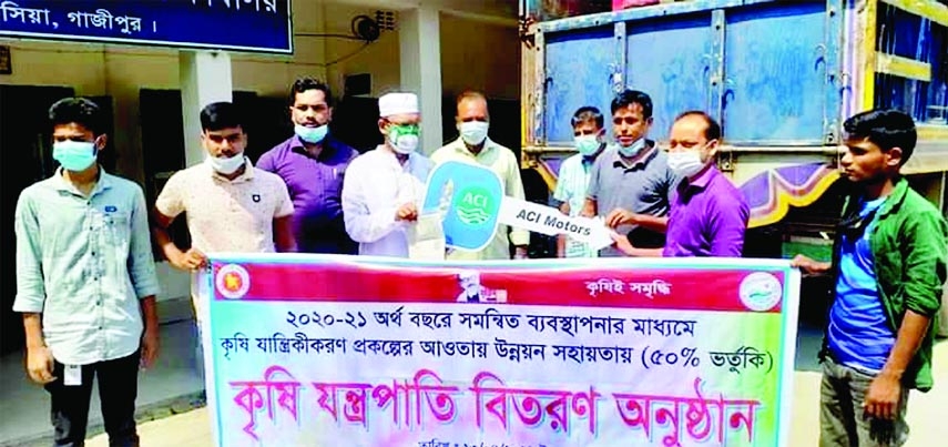 Kapasia Upazila Parishad Chairman and District Awami League leader Advocate Md Amanat Hossain Khan officially distributes agricultural machinery among the farmers in Kapasia, Gazipur recently under the integrated management of agricultural mechanization p