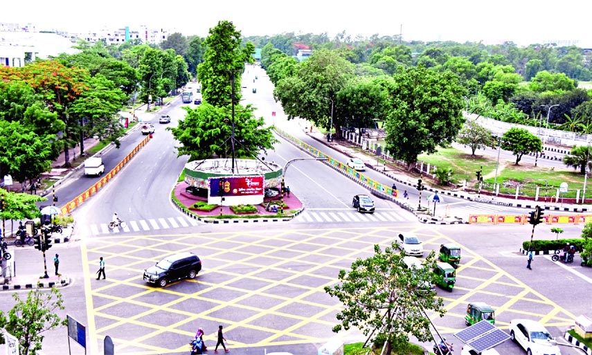 Dhaka looks deserted after the Eid-ul-Fitr at Bijoy Soroni area in the capital on Sunday as it was full of less vehicular movement.