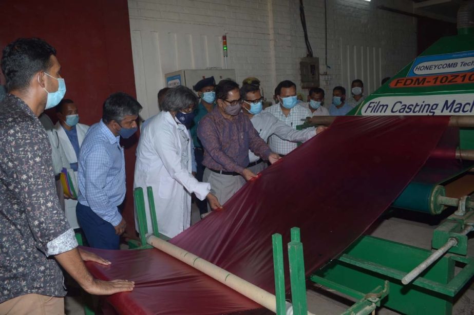 Abdul Mannan, Secretary of the Textiles and Jute Ministry, visiting Latif Bawani Jute Mills under the Bangladesh Jute Mills Corporation (BJMC) to observe the activities of the Sonali Bag project of the mill in the capital on Thursday. BJMC Chairman Md Abd