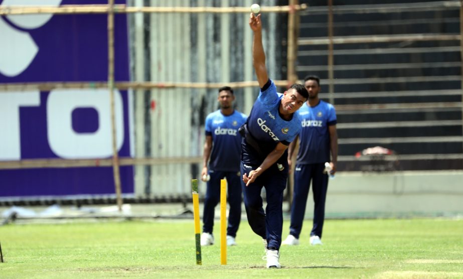 Taskin Ahmed (front) attempts a slower delivery as his fast bowling colleagues Mustafizur Rahman and Shariful Islam look on during training in Mirpur on Saturday.