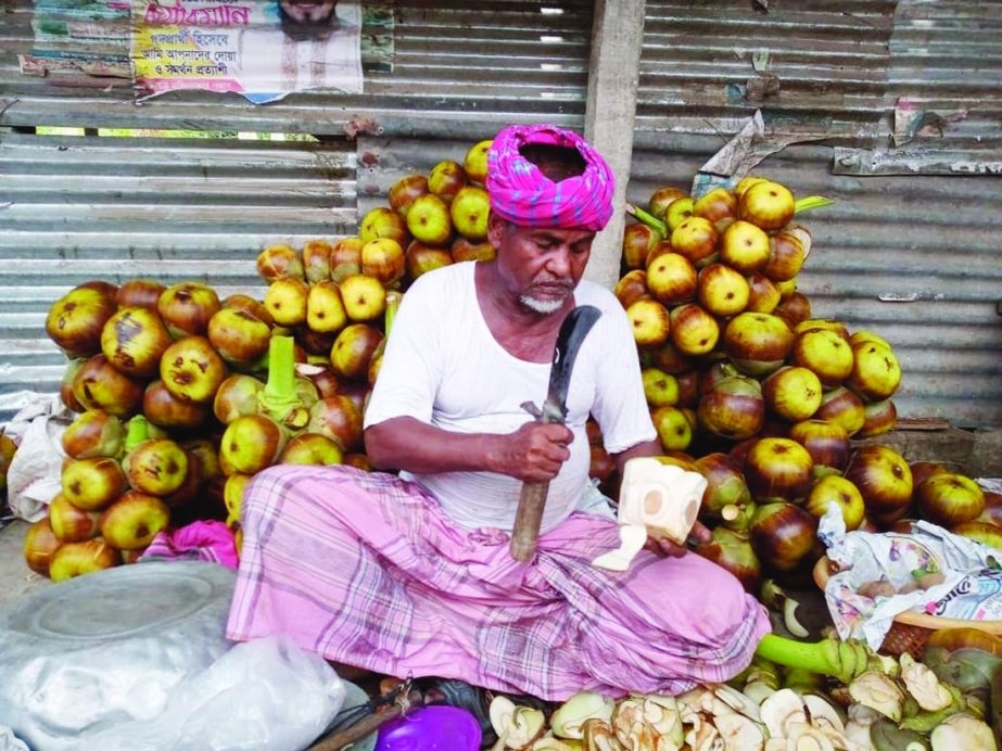 During the scorching heat of the day, people quench their thirst by eating palm seeds sold at a low price. In this photo, a vendor is selling palm seeds at Udbabganj Bazar of Sonargaon upazila, Narayanganj on Thursday.