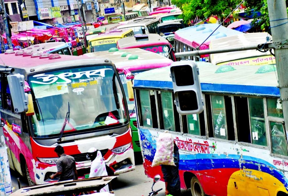 Buses parked indiscriminately on busy Gulistan road in the capital on Saturday causing severe traffic congestion and suffering to commuters.