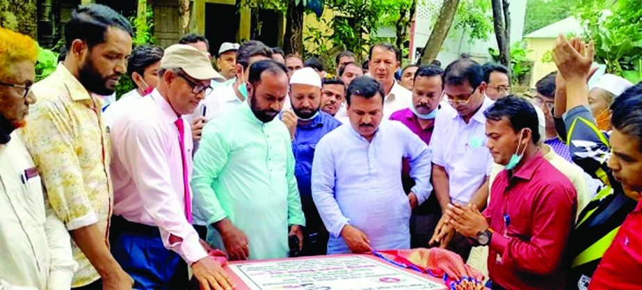 Nazrul Islam Babu, MP of Narayanganj-2, Araihazar, lays the foundation stone of the 4-storey academic building of Roknuddin Pilot Girls High School in Araihazar, Narayanganj on Monday.
