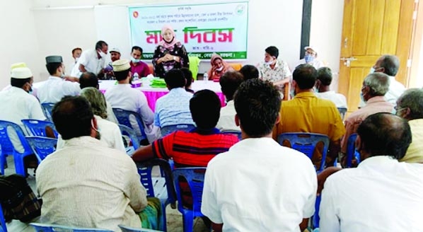 Agriculturalist Nadira Khanom, Addl. Deputy Director of Department of Agricultural Extension speaks at a Field Day training program for farmers held at Shabuj Kanon Secondary School of Betagi, Borguna on Wednesday.