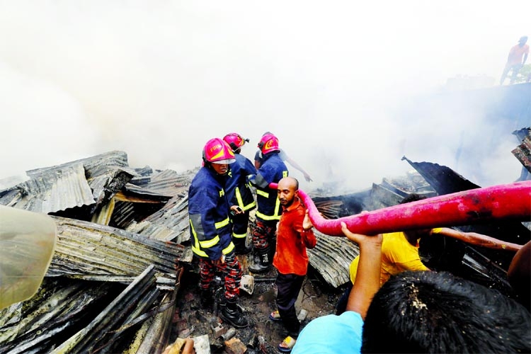 Fire fighters trying to dowse a fire that broke out at Kalshi Bauniabandh area of Mirpur in the capital on Wednesday.