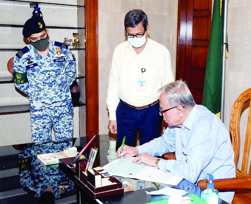 President Abdul Hamid signs the Finance Bill of 2021-2022 Fiscal Year at his Parliament office on Thursday.