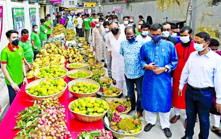 State Minister for Shipping Khalid Mahmud Chowdhury, along with disadvantaged children at the summer fruits festival-2021 organised by Zoombangla Youth Foundation in the city's Segunbagicha area on Friday.