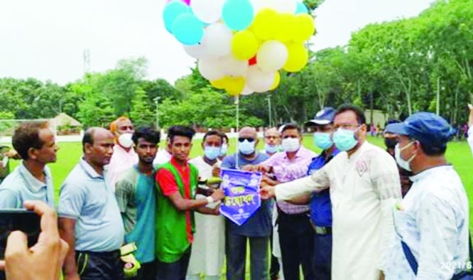 Bhangura (Pabna) UNO Asrafujjaman and Bhangura municipality mayor Golam Hasnain Rashel inaugurate Bangabandhu and Bangamata Gold Cup football tournament in the Upazila field on Thursday.