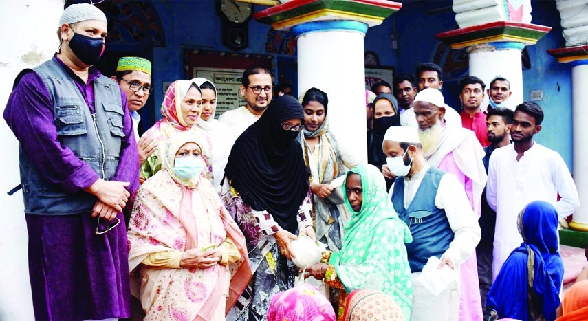 To mark the 1st Death Anniversary of the founder Editor of Dainik Uttar Kone, relief goods were distributed among the poor at Kolakpa of Baliadighi, Gabtoli, Bogura on Saturday.