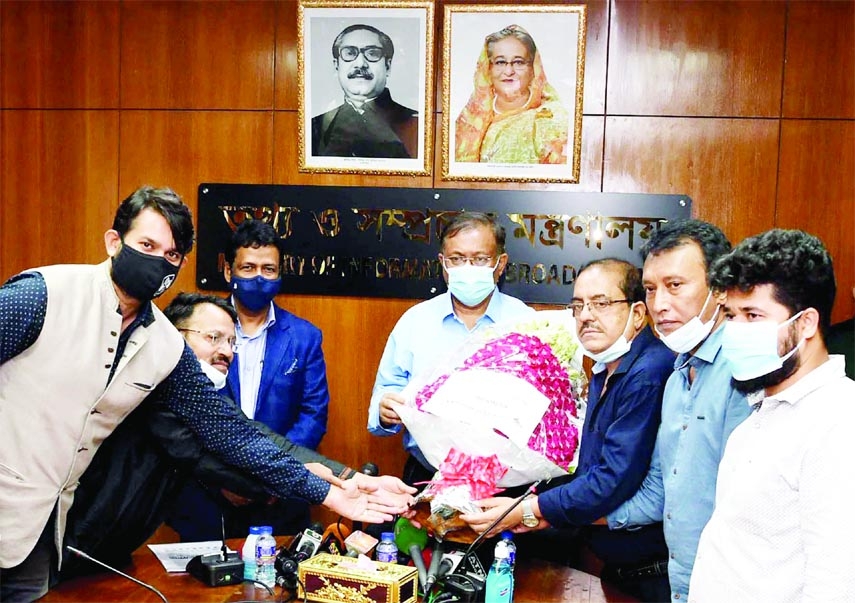The newly elected Executive Council of Bangladesh Cholochitro Parichalok Somity greets Information and Broadcasting Minister Dr Hasan Mahmud with a bouquet at the Ministry conference room on Sunday.