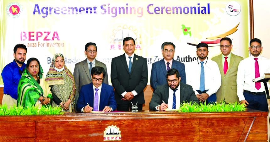Md. Mahmudul Hossain Khan, Member (Investment Promotion) of Bangladesh Export Processing Zones Authority (BEPZA) and Mangala Athauda, Country Head of MAS Sumantra 2 Private Limited, a Singapore-Sri Lanka owned company, signing a land lease agreement on be