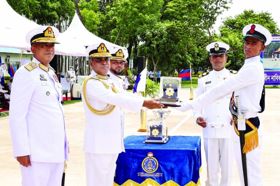 Chief of Naval Staff Admiral M Shaheen Iqbal hands over 'Navy Chief Medal' to all rounder sailor Yusha Hridoy at a parade ceremony held at BNS Titumir Parade Ground in Khulna on Monday. ISPR photo