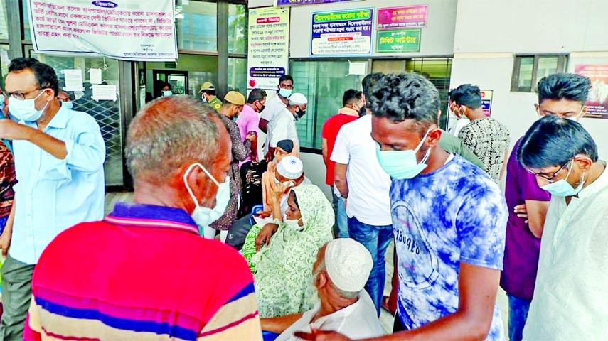 Patients and their relatives throng outside the Khulna dedicated Covid Hospital on Monday as coronavirus deaths and infections continue to rise in Khulna Division.