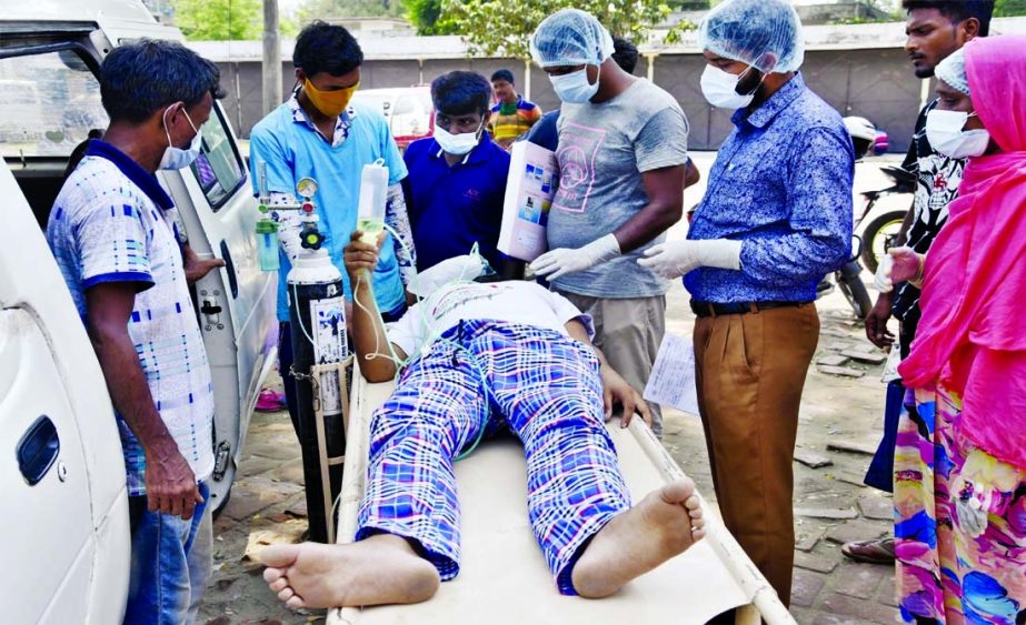 With Oxygen support, a critical Covid patient is being taken to the Rajshahi Medical College and Hospital (RMCH) on Tuesday amid surge in coronavirus cases in Rajshahi Division.