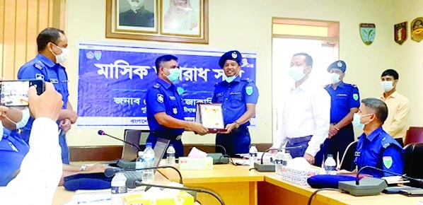 Mohammad Zakaria SP Moulvibazar hands over a certificate to officer-in charge of Kulaura thana Binoy Bhushon Roy as best Police officer of the Moulvibazar District on Monday.