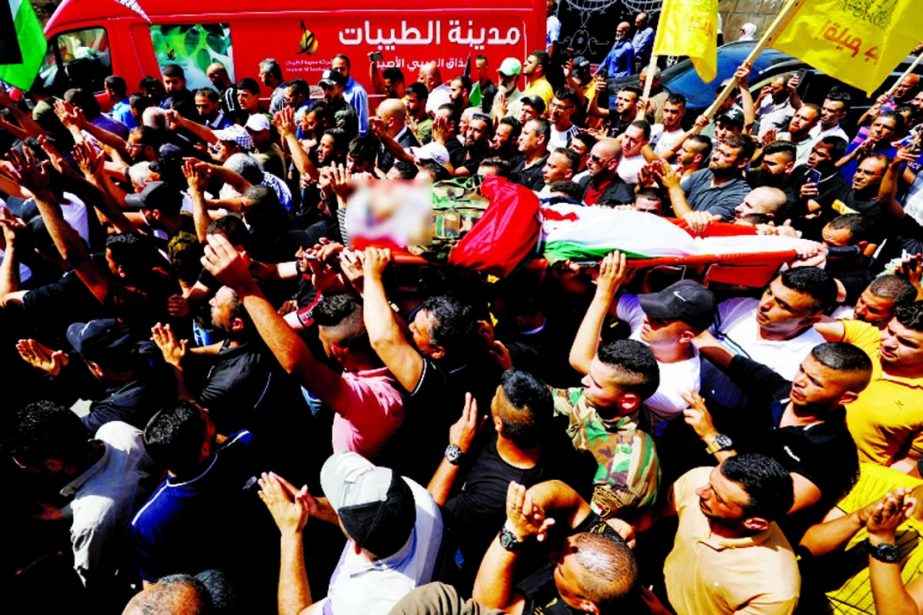 Mourners carry the body of Tayseer Issa, who was killed by Israeli forces in Jenin on Thursday.
