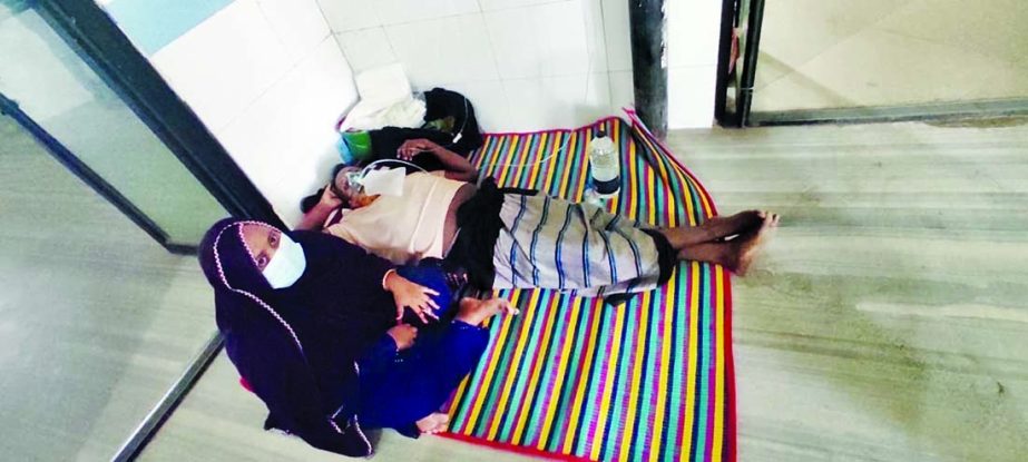 Having failed to get a bed, a Covid patient is seen waiting outside of the ward at Khulna100-bed Dedicated Corona Hospital on Thursday.