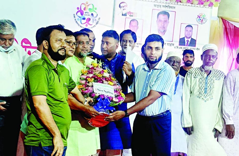 The New Nation staff greet the newly elected President and Secretary of Dhaka Newspaper Hawkers Multipurpose Cooperative Society presenting bouquet at the office of the society in the city on Saturday.