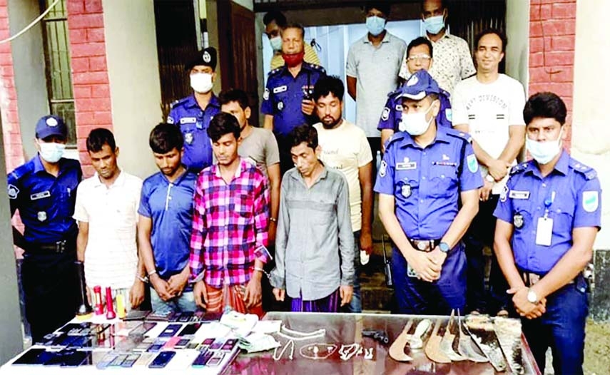 Manikganj Police Superintendent Rifat Rahman Shamim after a press briefing presents six robbers who were held for their allegedly involvement in robbery on Sunday.