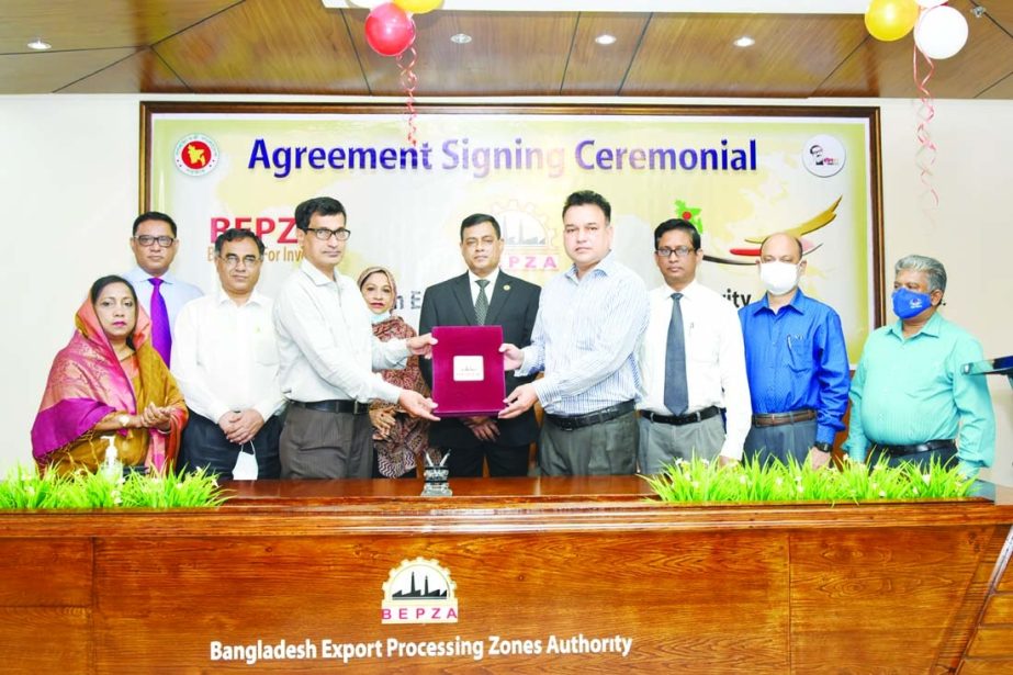 Md. Mahmudul Hossain Khan, Member (Investment Promotion) of Bangladesh Export Processing Zones Authority (BEPZA and Md. Ashraf Uddin, Director General of Department of Environment (DoE), exchanging document after signing a MoU at BEPZA Complex in the capi