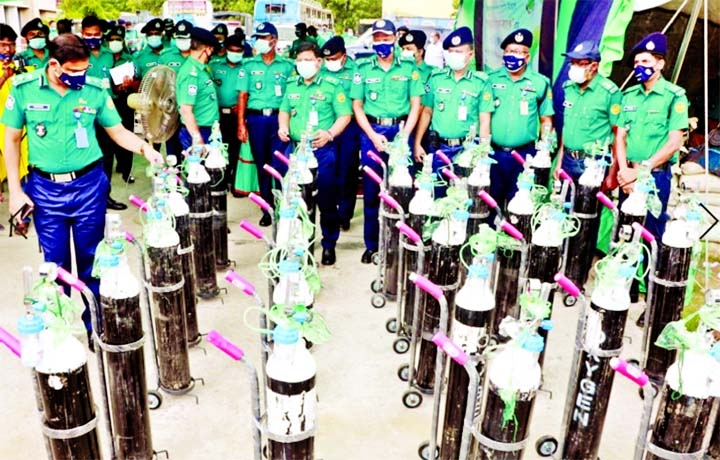 Rajshahi Metropolitan Police (RMP) inaugurate ‘Police Covid Oxygen Bank’ with 50 oxygen cylinders yesterday to provide free oxygen to Covid-19 patients in the district.
