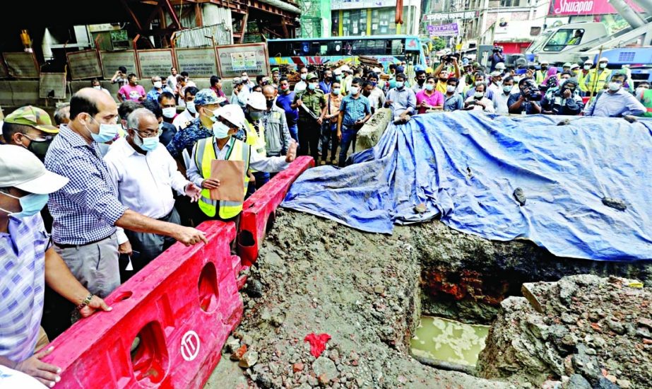 DNCC Mayor Atiqul Islam inspects road and drainage line at Mirpur Kazipara area in the city on Wednesday.