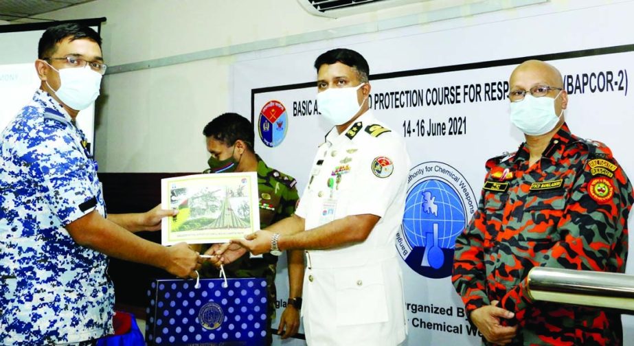 Director General (CMR), Armed Forces Division Commodore Arif Ahmed Mostafa distributes certificates among the participants in a training workshop on 'Rescue operation in chemical fire accident' in the city on Wednesday. ISPR photo