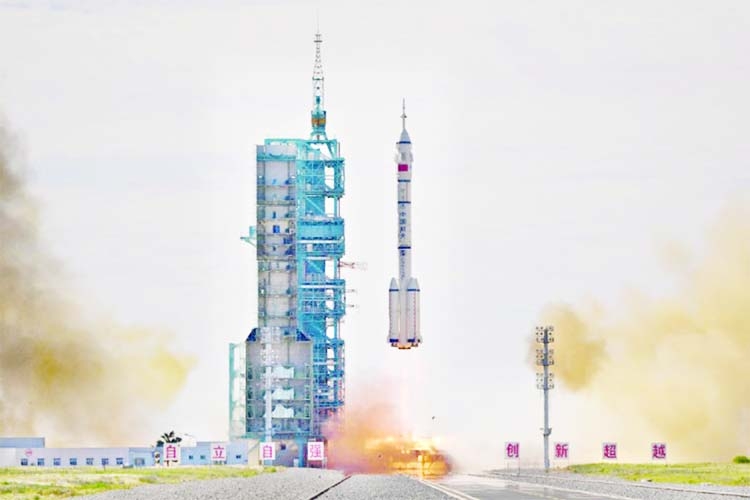 China successfully launches three astronauts into orbit space station.