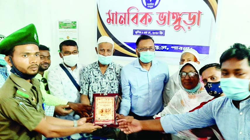 Ansar Commander Shakhawat Hossain from Bhangura, Pabna was given a crest for his humanitarian efforts of cutting farmers' paddy without any pay. Abdul Jabbar Sana, former President of Thana Awami Leauge, Press Club President Prof Mahbub Ul Alom, Manobik