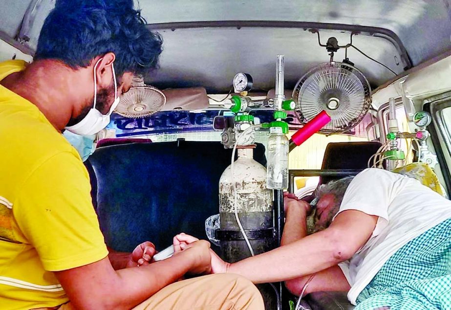 A Covid-19 patient with a low oxygen saturation level being taken to the Rajshahi Medical College Hospital (RMCH) in an ambulance on Thursday amid surge in Covid cases in the frontier districts.